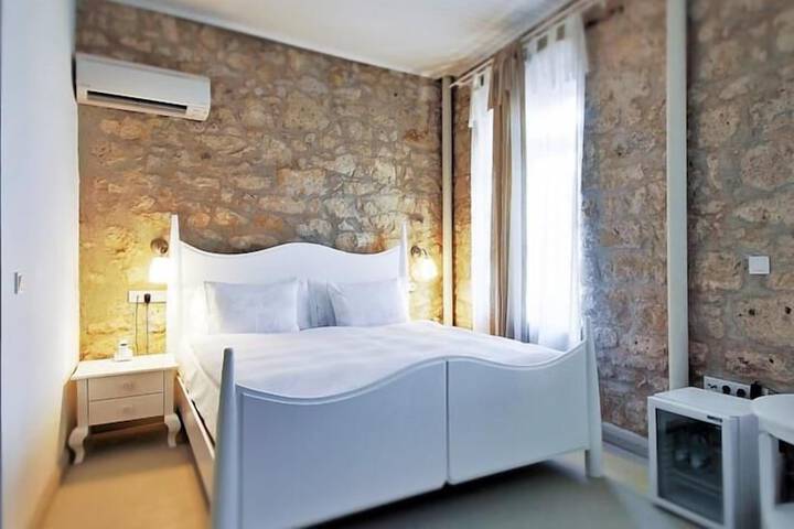 Room 4 of 40
