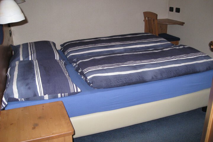 Room 9 of 22
