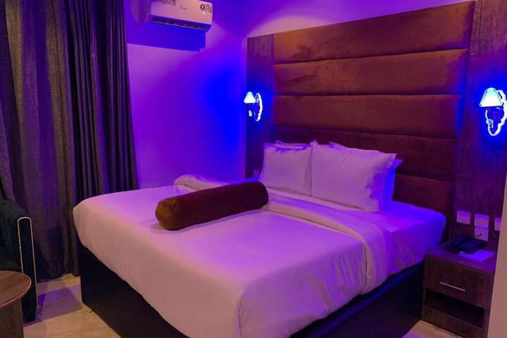 Room 15 of 15