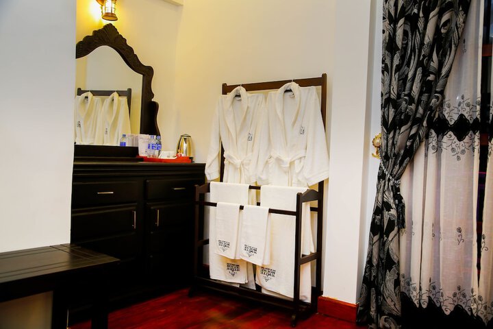 Room 35 of 230