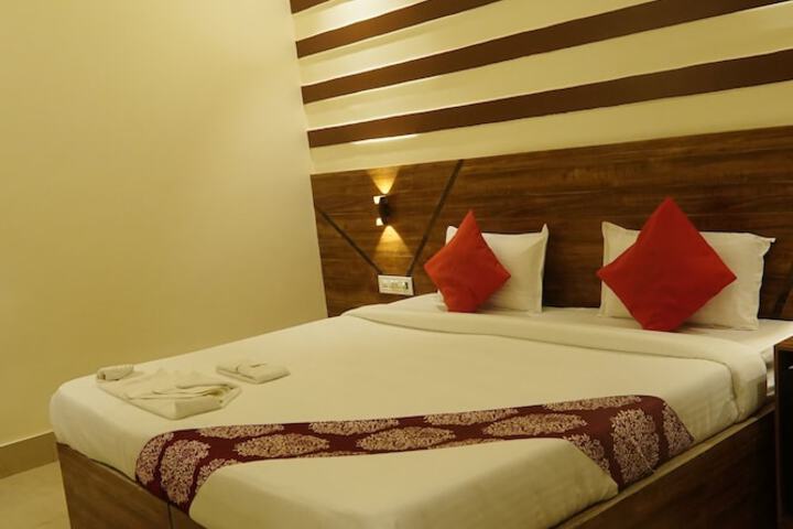 Room 12 of 32