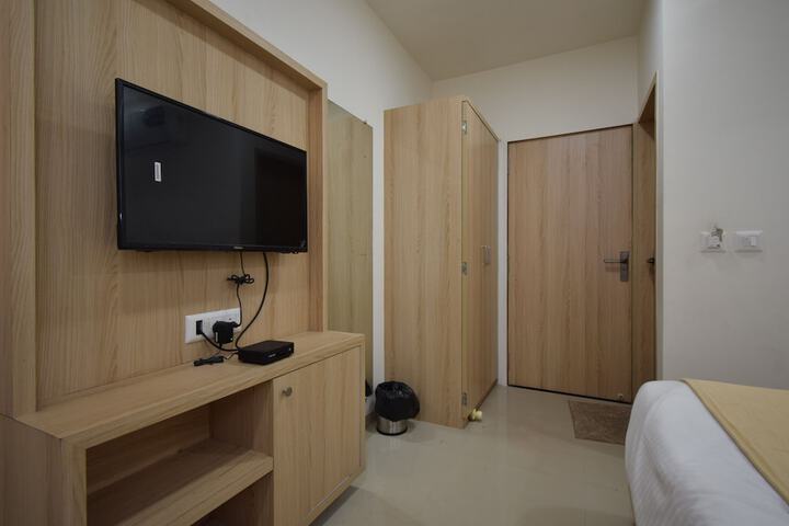 Room 9 of 20