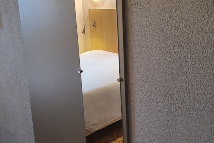 Room 9 of 35