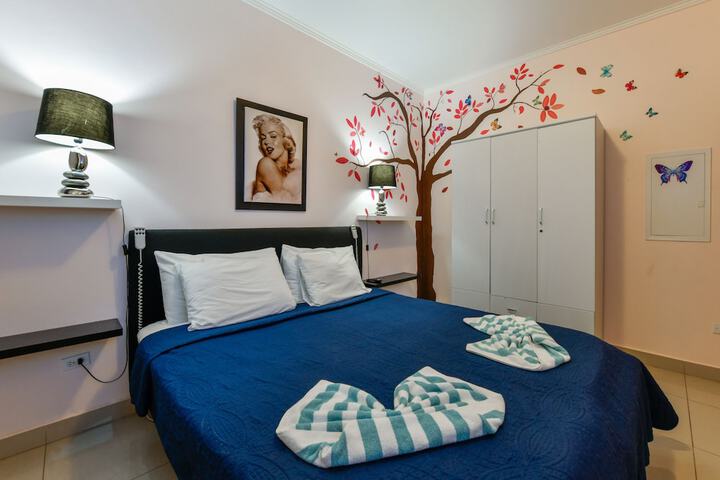Room 15 of 526