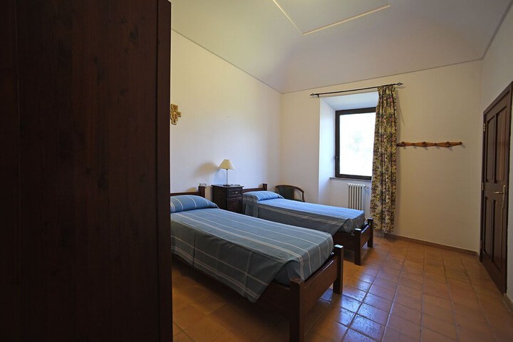 Room 14 of 18