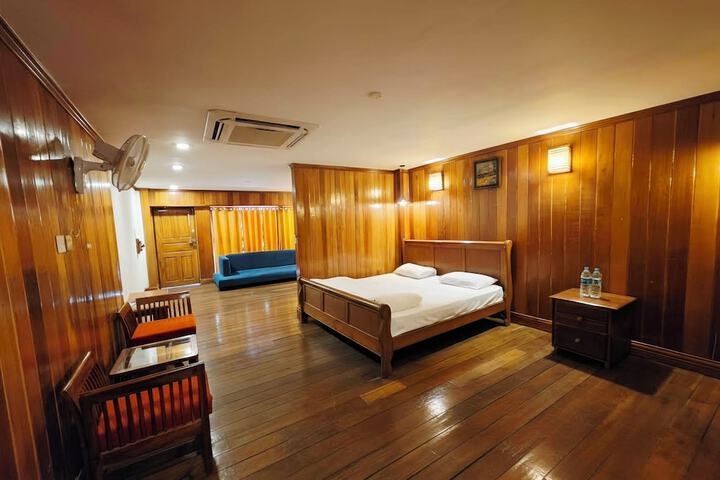 Room 33 of 181