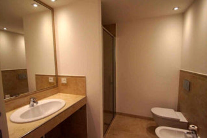 Room 6 of 71
