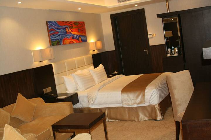 Room 32 of 107