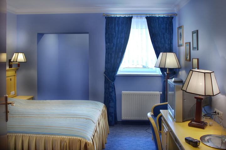 Room 7 of 40