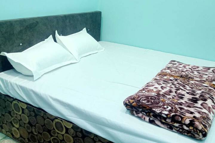 Room 4 of 6
