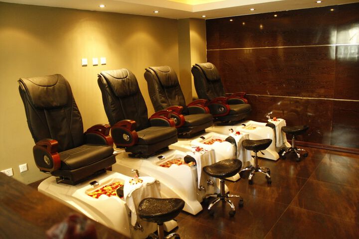Nail salon