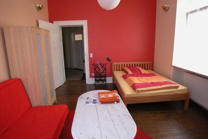 Room 10 of 12