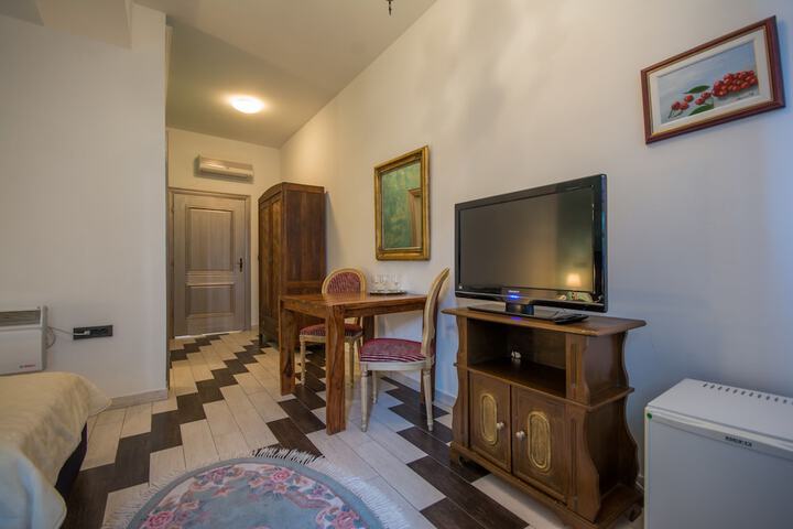 Room 22 of 65