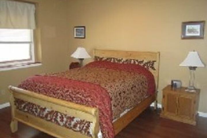 Room 4 of 9