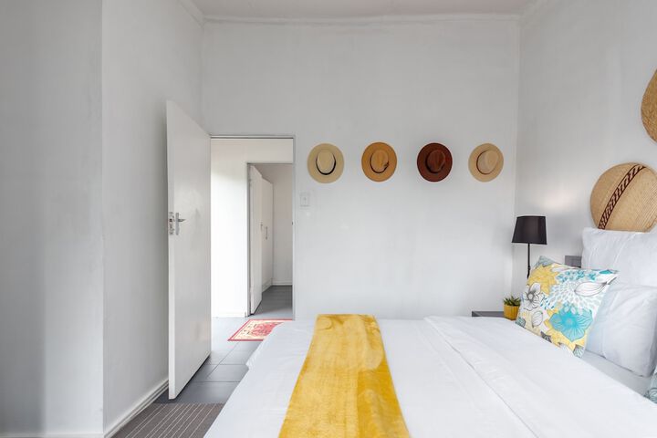 Room 4 of 28