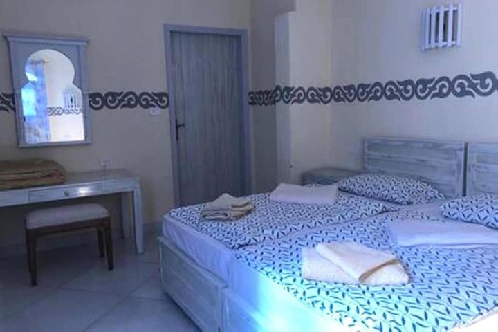 Room 14 of 107