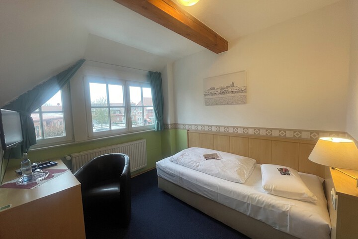 Room 5 of 36