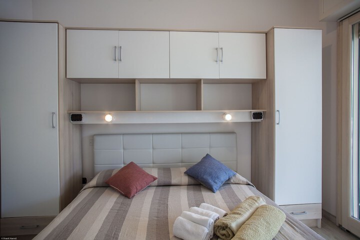Room 2 of 48