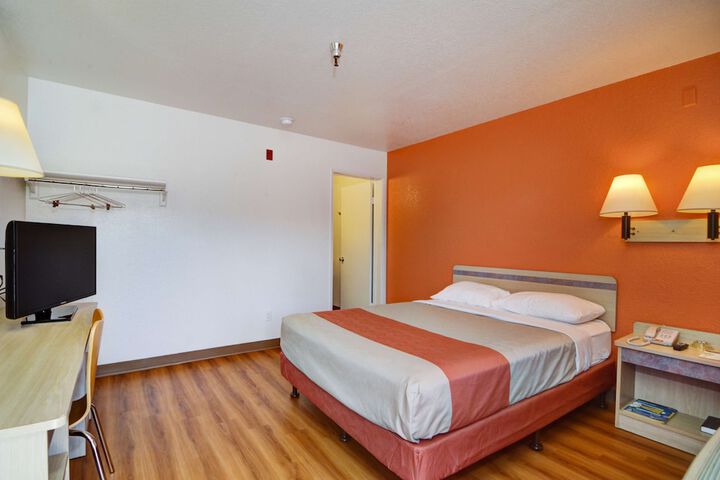 Room 5 of 28