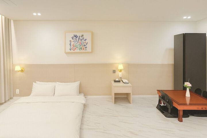 Room 53 of 83