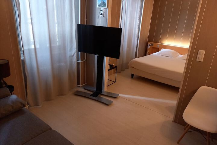 Room 10 of 43