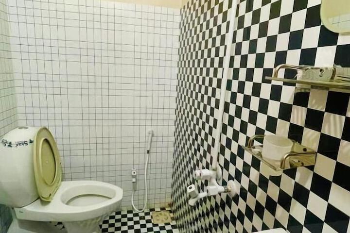 Room 25 of 36