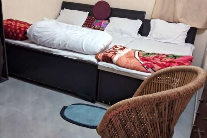 Room 4 of 10