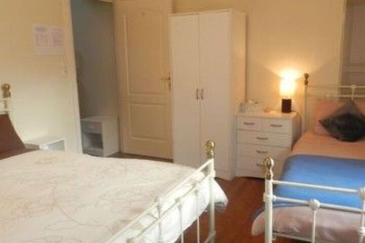 Room 4 of 9