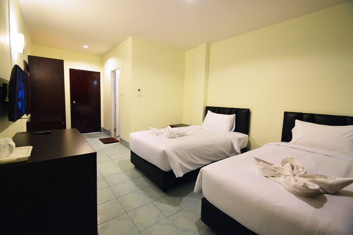Room 10 of 29
