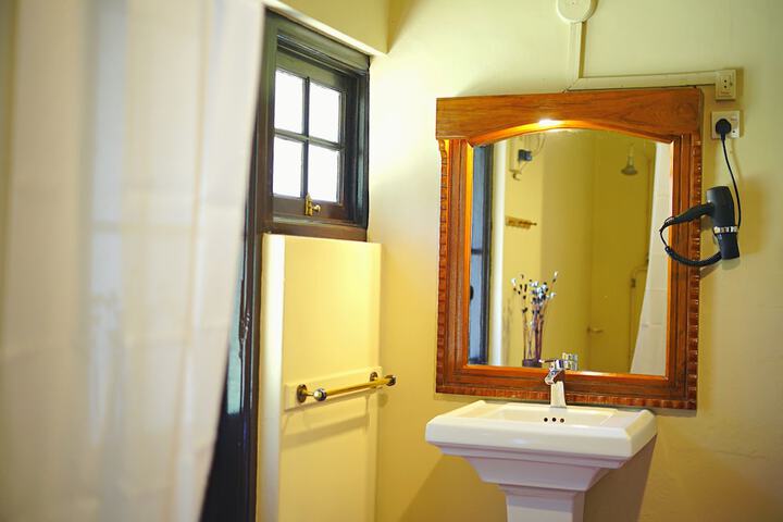 Room 21 of 36