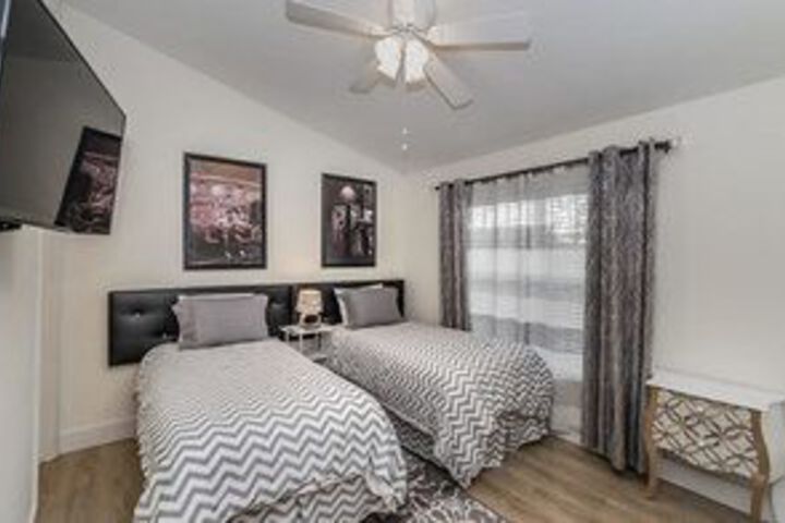 Room 5 of 13