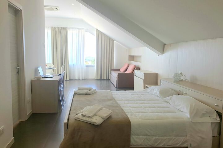 Room 10 of 43