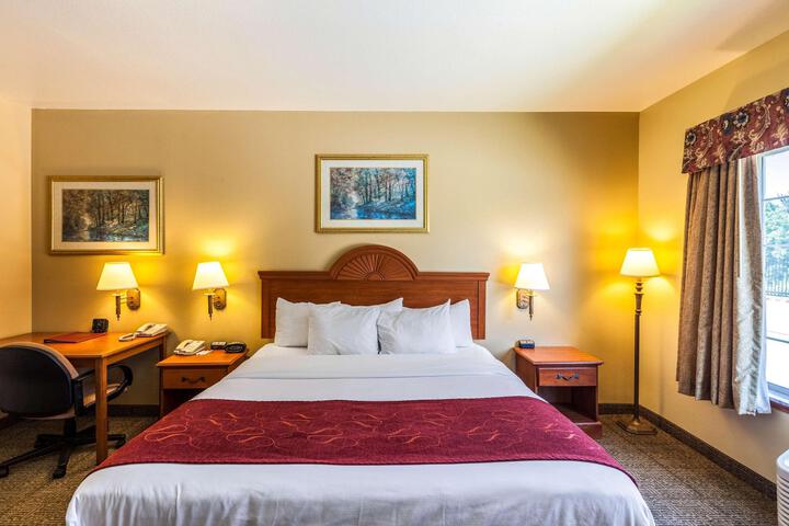 1 King Bed Flat Screen Television Microwave and Refrigerator High Speed Internet Accessible (3 of 11)