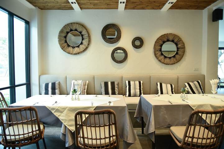 Dining 67 of 105