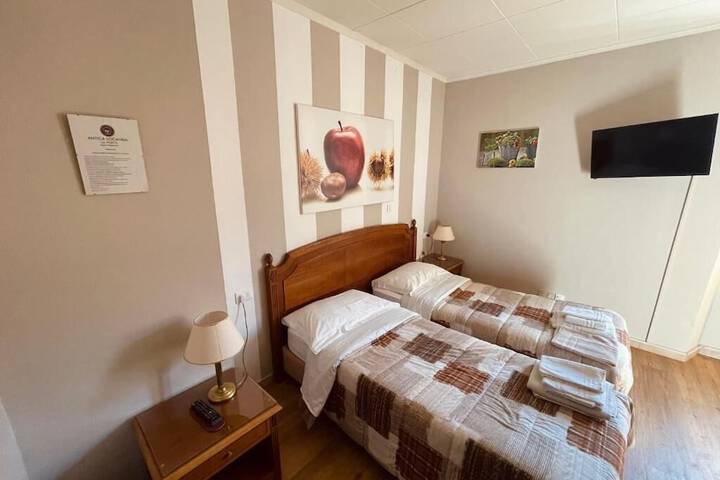 Room 10 of 31