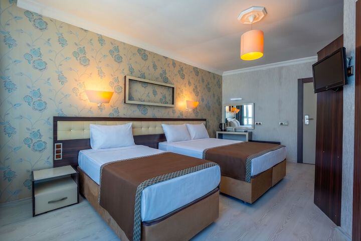 Room 9 of 34