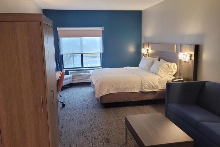 Standard King Bed Accessible (9 of 23)