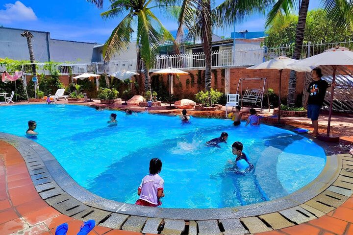 Pool 30 of 46