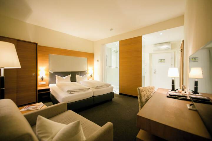 Room 48 of 136