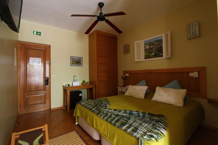 Room 32 of 95