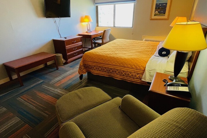 1 King Bed (15 of 16)