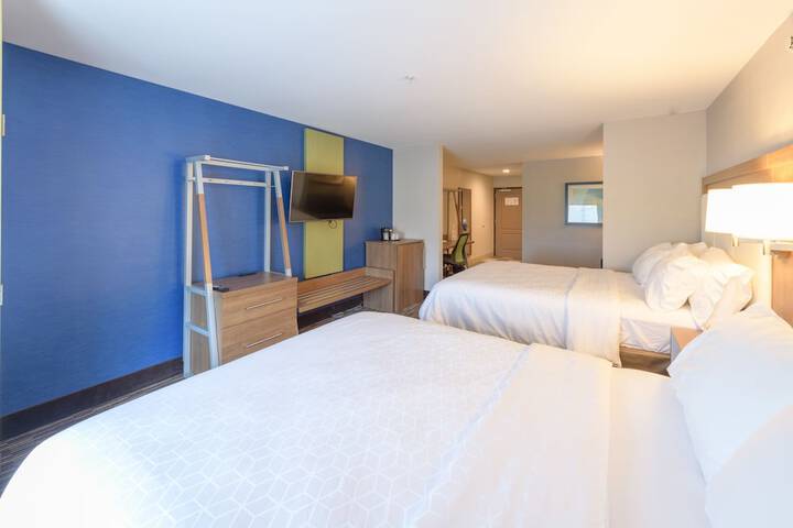 2 Queen Beds (8 of 11)
