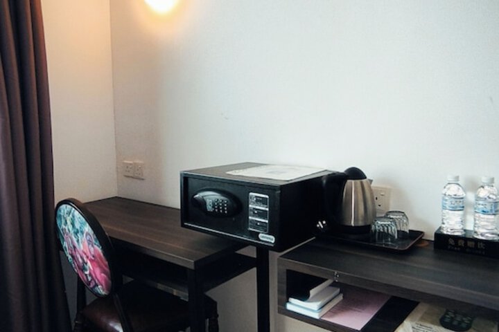 Room 25 of 76