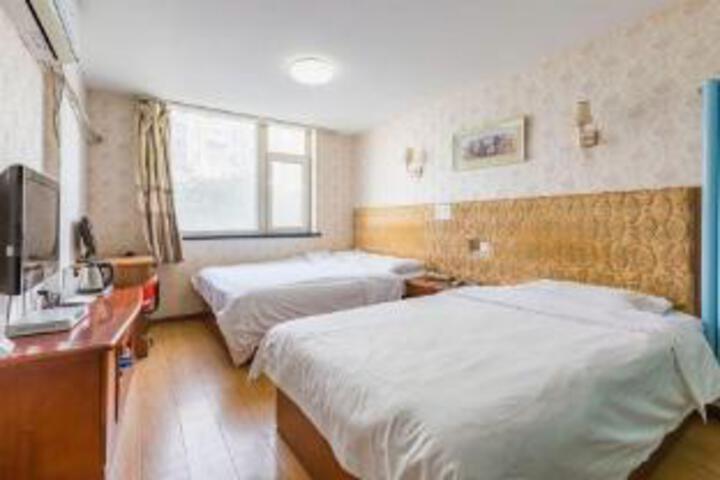 Room 8 of 10