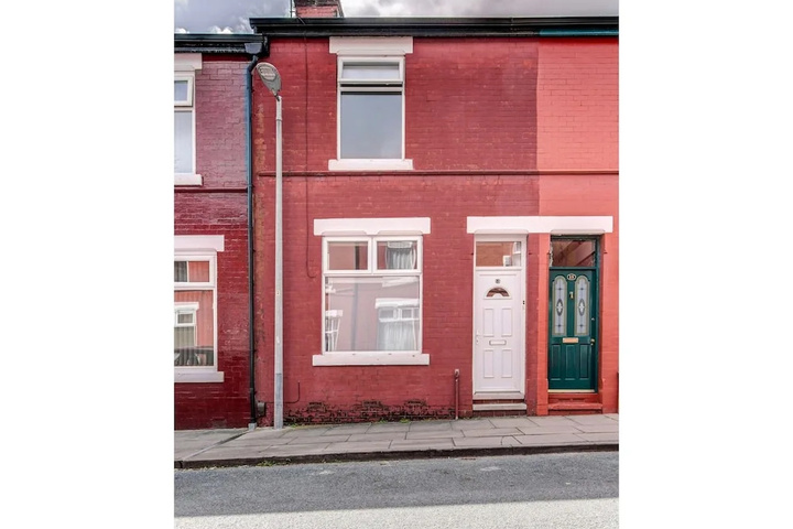 Exterior of Cozy House Near Mediacity UK