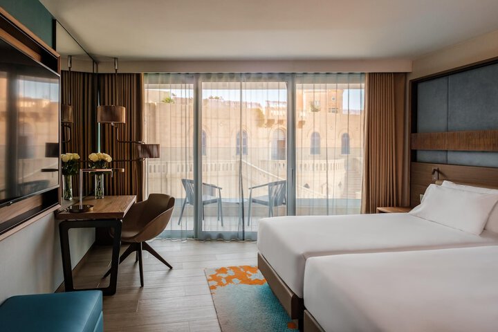 Room 10 of 67