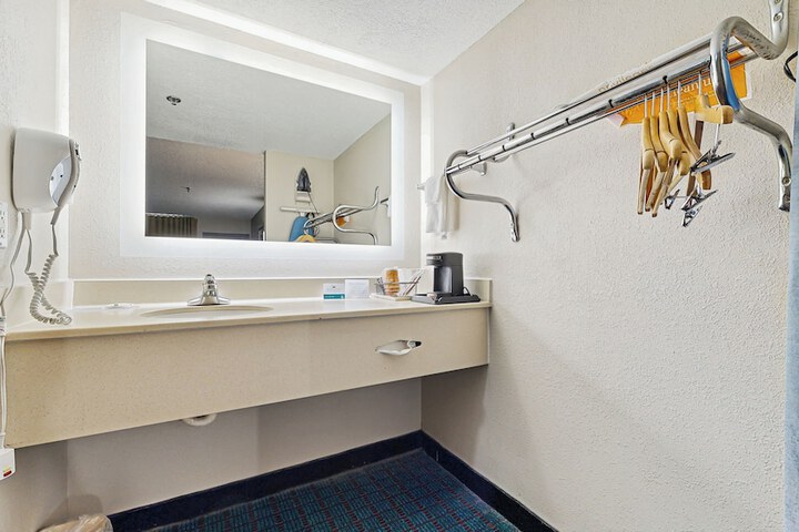 Room 19 of 27