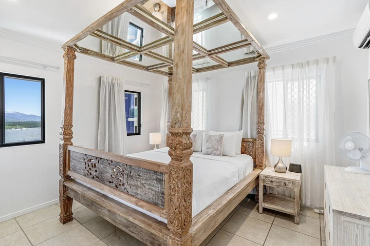 Room 2 of 20