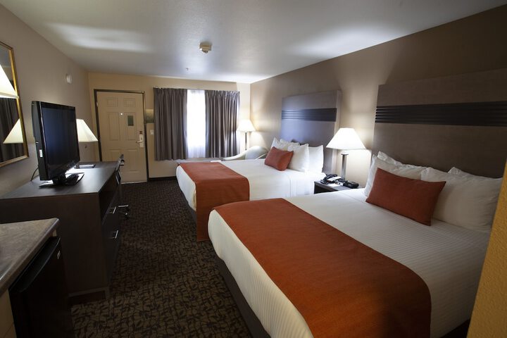 2 Queen Beds (3 of 8)
