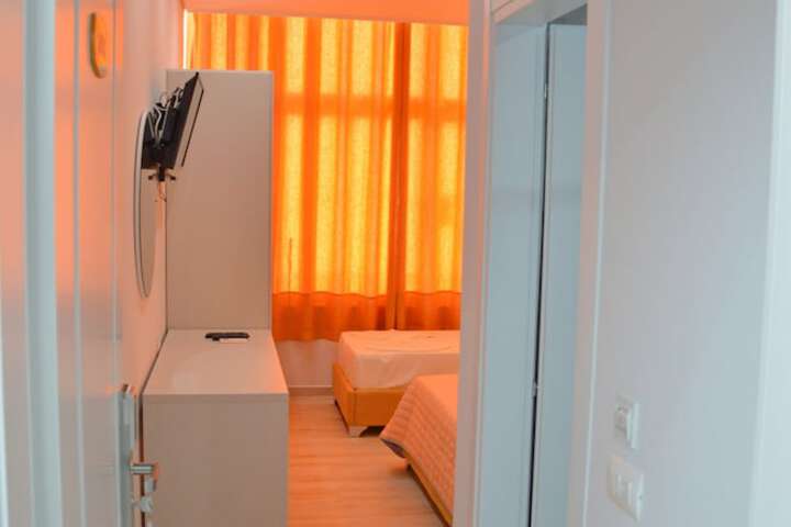 Room 5 of 62